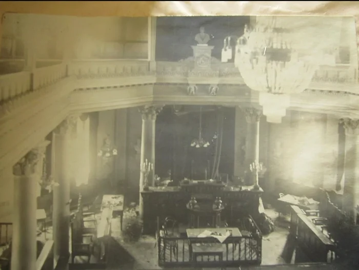 Sala Senatului după explozie FOTO ANIC