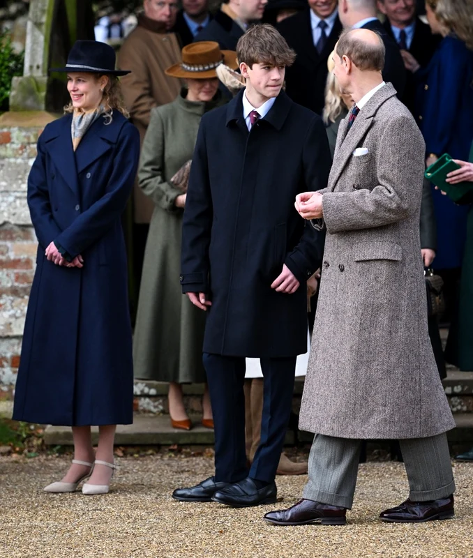 Lady Louise Windsor, James și Prințul Edward  
