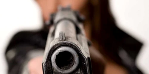 Bacău: Tot mai multe băcăuance intră în „cursa înarmărilor“