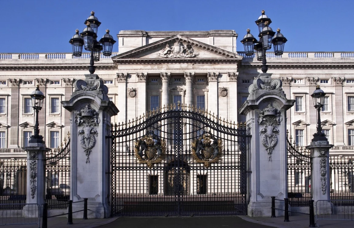 Guvernul a purtat discuții preliminare cu Palatul Buckingham. FOTO: Shutterstock