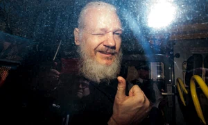 julian assange dupa arestarea din londra jpeg