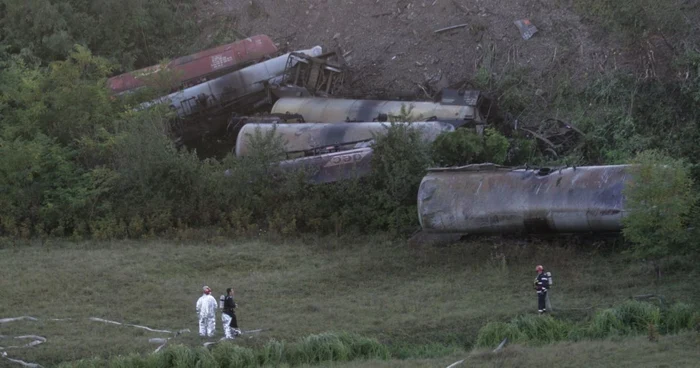 Accidentul de la Boju a necesitat ample intervenţii de protecţie a mediului Foto: Arhiva Adevărul