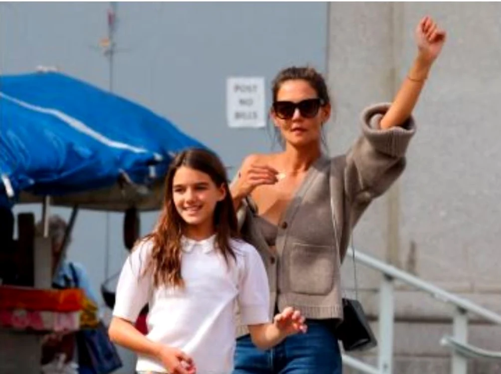 Katie Holmes o ține departe de lumea artistică pe SuriFoto: Profimedia