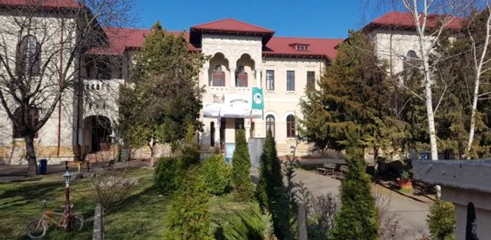 Colegiul Naţional Pedagogic „Constantin Brătescu” - Constanţa                   FOTO: Călin Gavrilaş