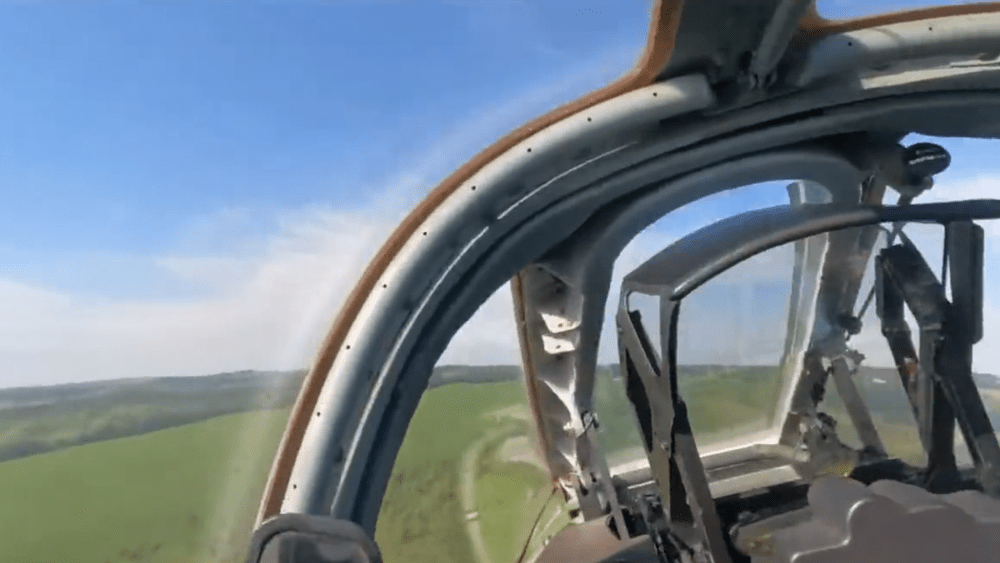 Imagini cu un pilot rus care s-a catapultat după ce avionul său a fost lovit de antiaeriana ucraineană