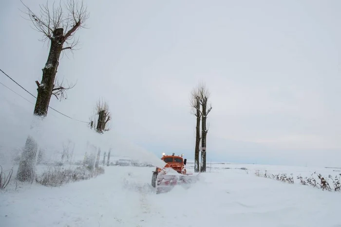 Deszăpezire pe drum judeţean FOTO CJ Iaşi