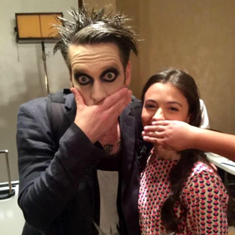 Laura Bretan, alături de concurentul "Tape Face"