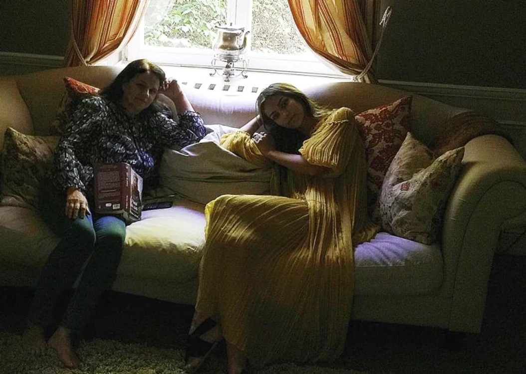 Mădălina Ghenea şi mama ei Constanţa au depănat amintiri
