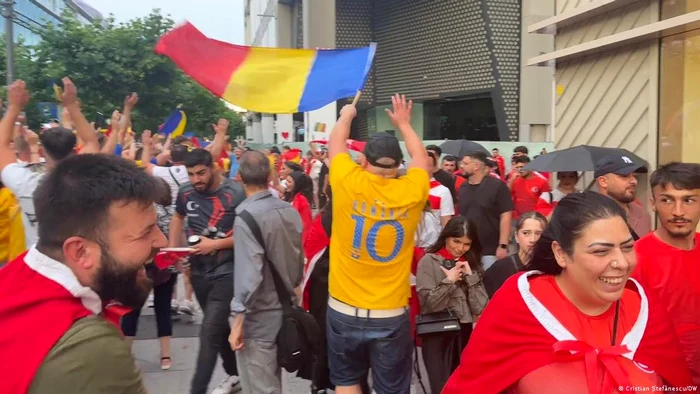 Fani ai României și ai Turciei amestecați pe străzile din Frankfurt