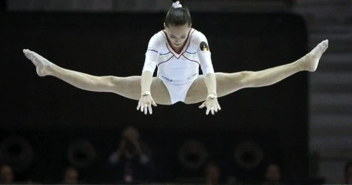 În Larisa Iordache îşi pun antrenorii Bellu şi Sandu pentru o medalie de aur