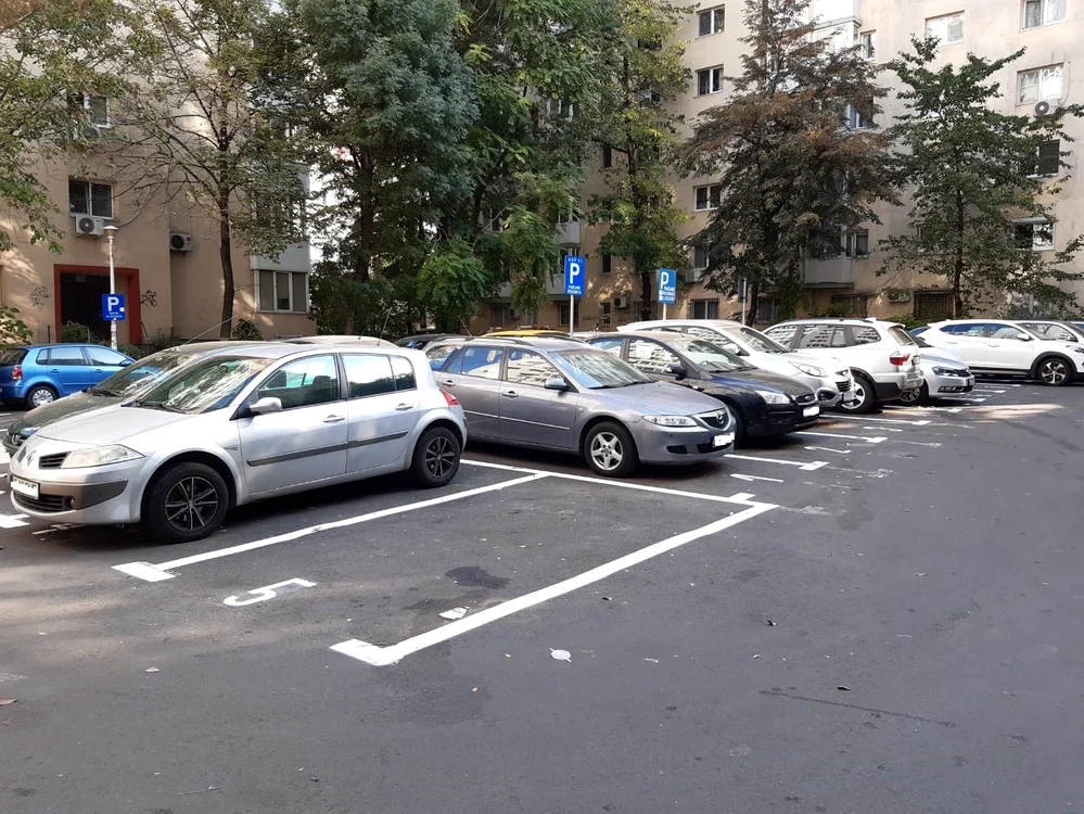 Primarul sectorului 2, Radu Mihaiu, se plânge că parcarea este prea ieftină