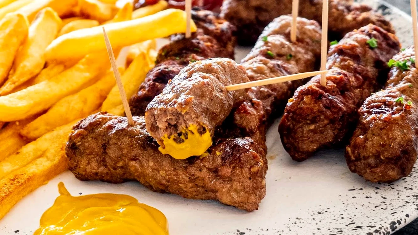 România nu poate exporta carne tocată și salamuri crud-uscate / foto: arhiva
