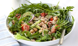 Salata de rucola cu ton jpeg