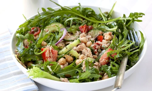 Salata de rucola cu ton jpeg