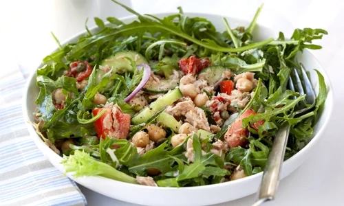 Salata de rucola cu ton jpeg