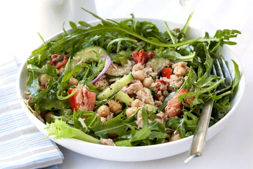 Salata de rucola cu ton jpeg