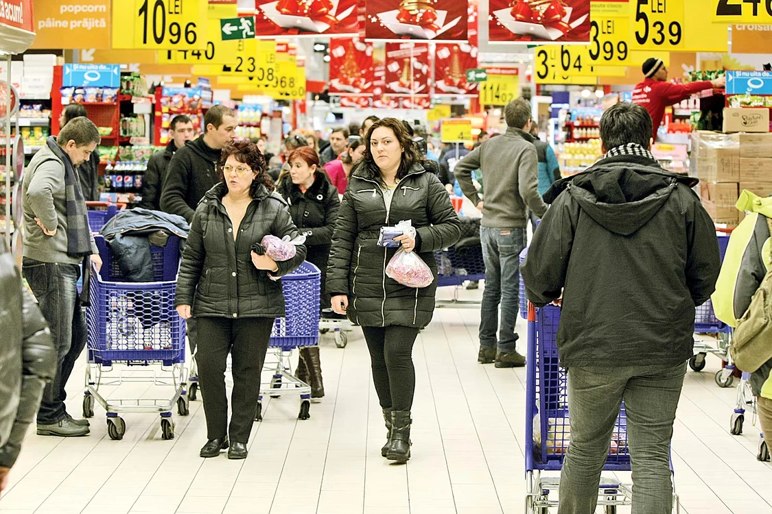 Ieri, în hypermarketuri,  abia puteai arunca un ac