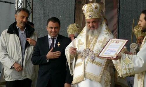 Florin Epure, directorul Direcţiei Judeţene pentru Cultură Vâlcea a primit Ordinul „Sfinţii Martiri Brâncoveni” jpeg