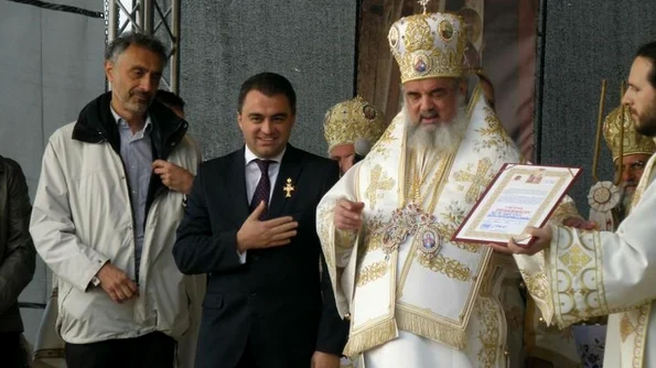 Florin Epure, directorul Direcţiei Judeţene pentru Cultură Vâlcea a primit Ordinul „Sfinţii Martiri Brâncoveni” jpeg