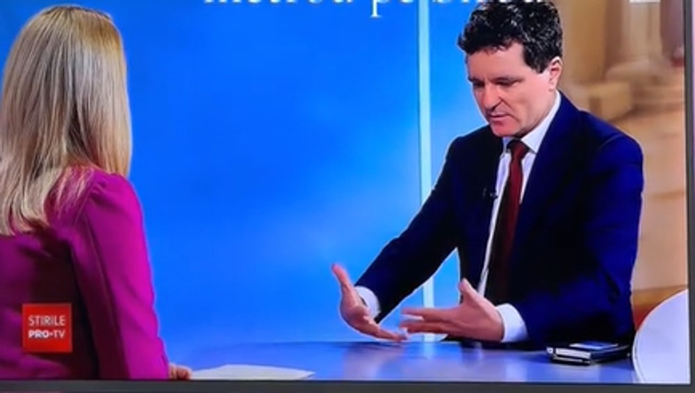 Detaliul surprins pe telefonul lui Nicușor Dan în interviul cu Andreea Esca, apreciat de mii de români