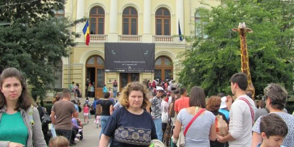 Muzeul Antipa nu mai face faţă vizitatorilor. Cozi interminabile în al treilea weekend de la inaugurare