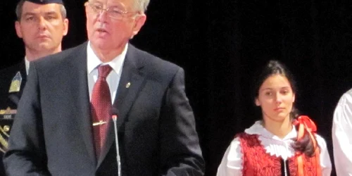 Pal Schmitt își încheie vizita în România la Oradea