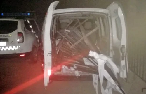 Duba cu gardurile furate de la Poliţie FOTO Poliţia Locală Bacău