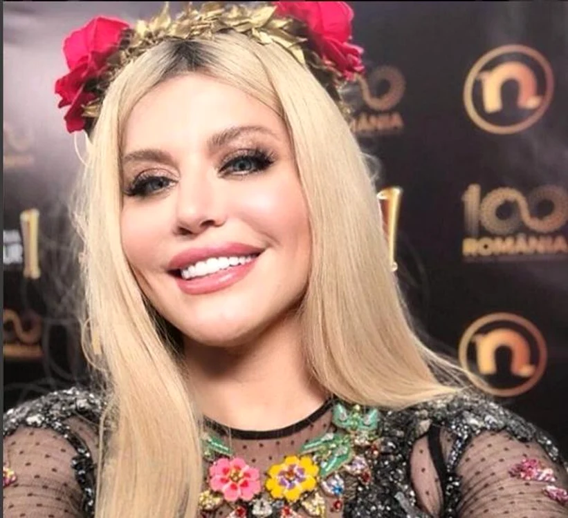 
    Una dintre imaginile care i-a făcut pe fanii lui Lori să-i reproșeze acesteia că pare de nerecunoscutFoto Instagram  