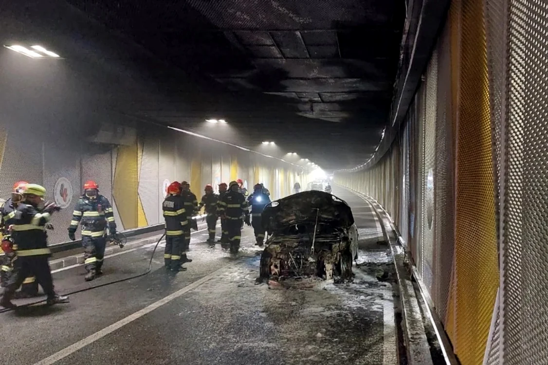 Incendiul a avut loc în pasajul Unirii FOTO: Adevărul