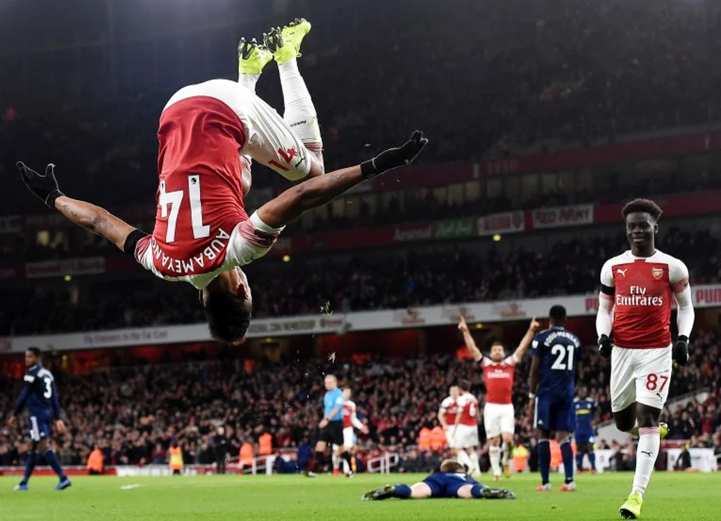 Atacantul lui Arsenal, Aubameyang, intr-un salt caracteristic