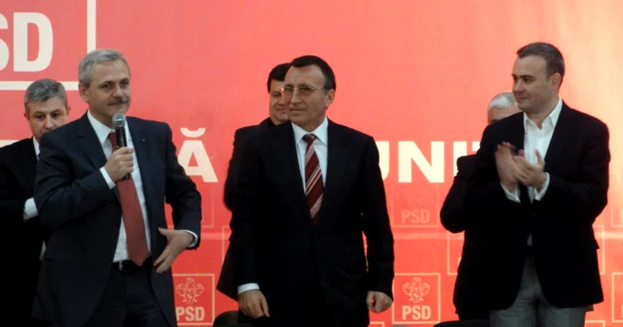 Paul Stănescu, între vicepremierul Liviu Dragnea şi fostul său inamic politic, senatorul Darius Vâlcov (Foto: Mugurel Manea)