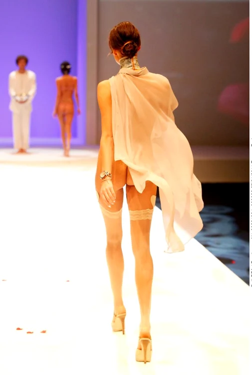 Plasturi pe post de lenjerie (Foto: Hepta)