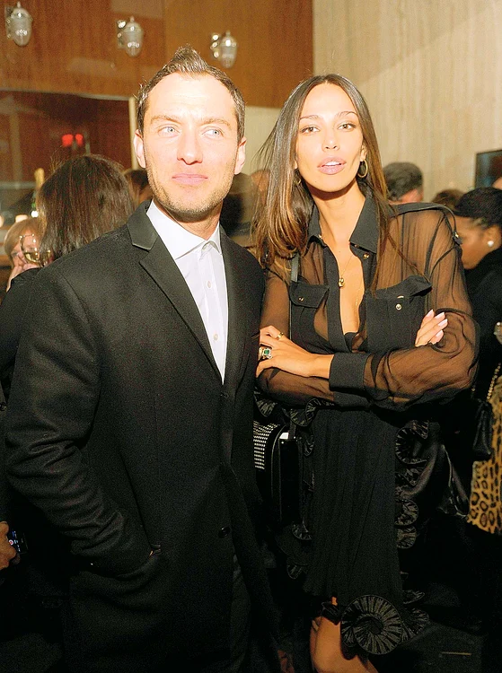 Jude Law şi Mădălina au fost nedespărţiţi la lansarea filmului “Dom Hemingway” (foto: guliver / gettyimages)