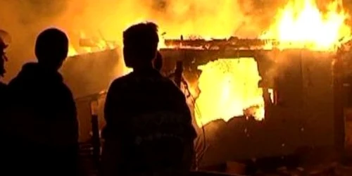 În această noapte, în jurul orei 1.30, un incendiu puternic a cuprins Clubul Floreasca din Capitală