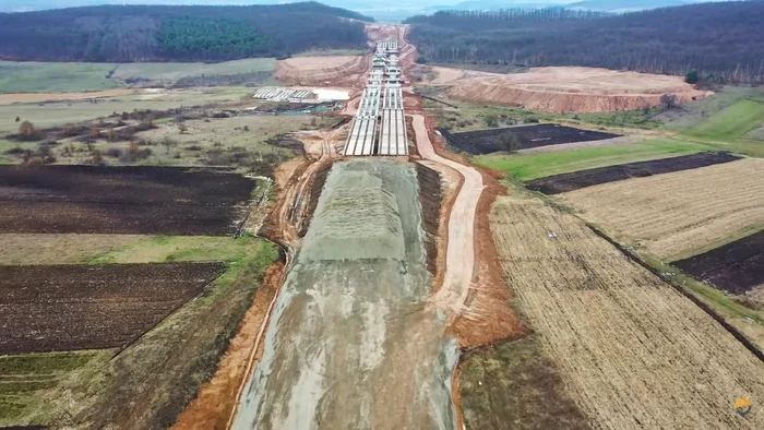 Șantierul A3 Nădășelu-Zimbor-Poarta este aproape pustiu. FOTO: API