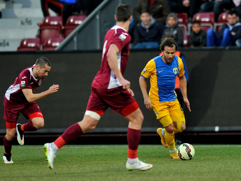
    Portughezul a primit de la Steaua 50.000 de euro în plus faţă de ce-i oferea Astra GiurgiuFoto Click!  