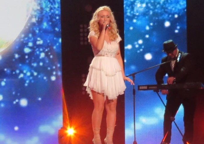 Andreea este solista de la "Gaşca de acasă"