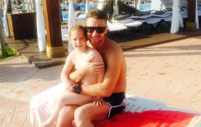 
    Mihai Chiţu este în al nouălea cer cu fetiţa şi nevasta la marefoto: arhiva personală  