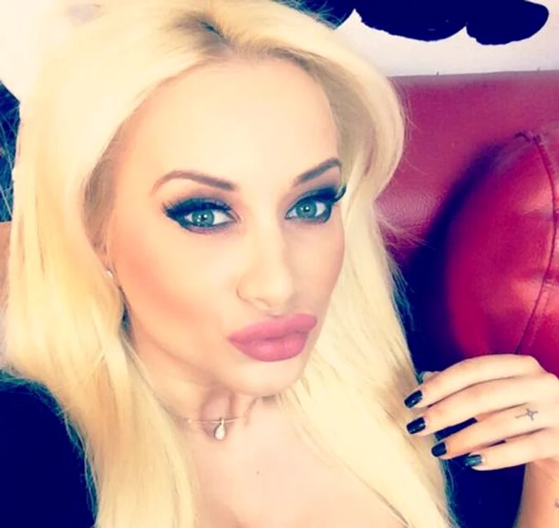 
    Simona și iubitul ei se simt de minune la Paris, orașul în care tânărul locuieșteFoto: arhivă personală  