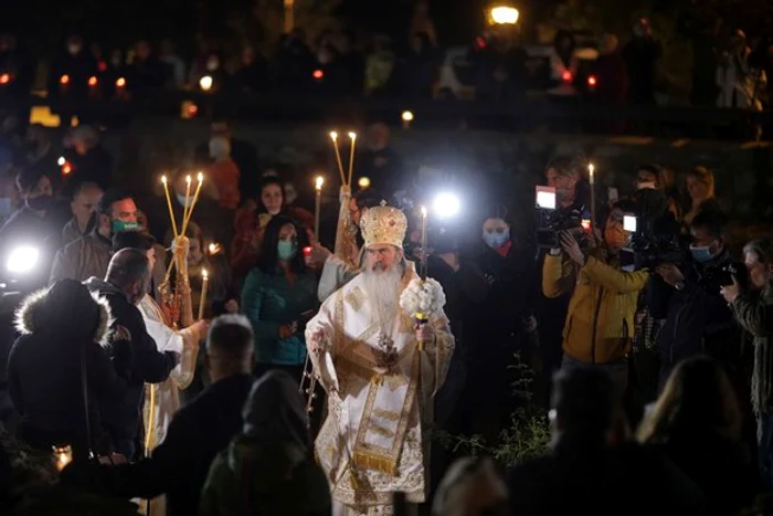 Conform Patriarhiei Române, ÎPS Teodosie a luat decizia de a repeta slujba de Înviere în virtutea principiului autonomiei eparhiale