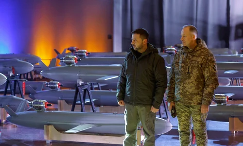 Oleksandr Sîrski și Volodimir Zelenski de Ziua Forțelor Armate drone FOTO EPA EFE jpg