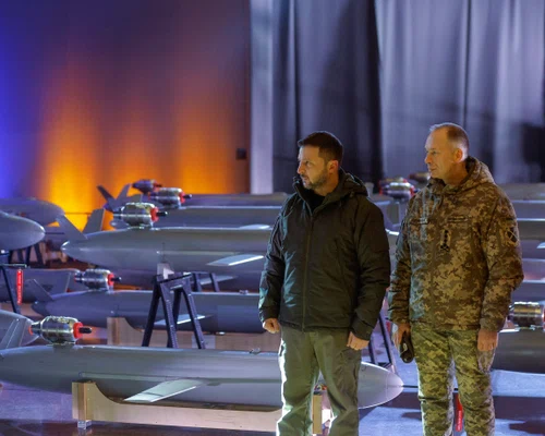 Oleksandr Sîrski și Volodimir Zelenski de Ziua Forțelor Armate drone FOTO EPA EFE jpg