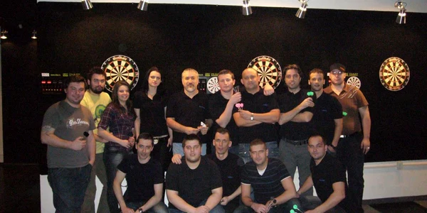 Timp de o lună, amatorii sportului cu săgeţi se vor întrece la Campionatul Darts Club Oradea 