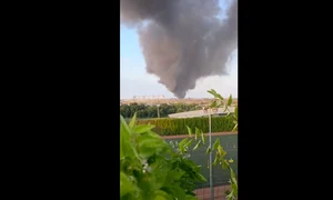 Incendiu puternic la un centru de colectare a maselor plastice din Constanța. FOTO captura video