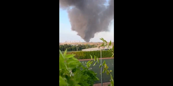 Incendiu puternic la un centru de colectare a maselor plastice din Constanța. FOTO captura video