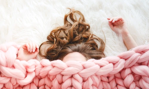 Paturile ponderate stimuleaza melatonina  Sursa imagine shutterstock 751827643 jpg