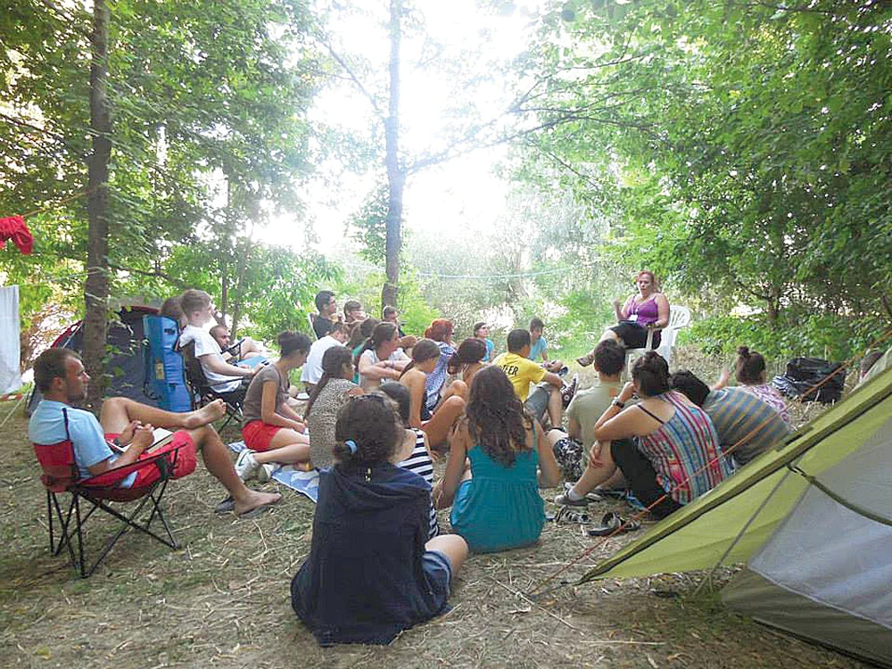Participanţii la Academie învaţă de la profesionişti