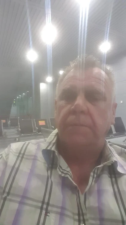 James este blocat în aeroportul Otopeni de către poliţiştii de la frontieră