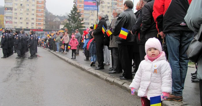 Copiii au asistat la parada militară organizată de Ziua Naţională a României FOTO Olimpia Man