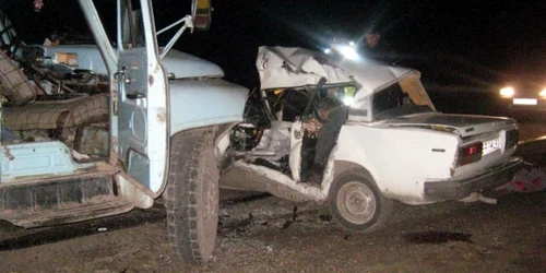 Şoferul şi trei pasageri au decedat pe loc